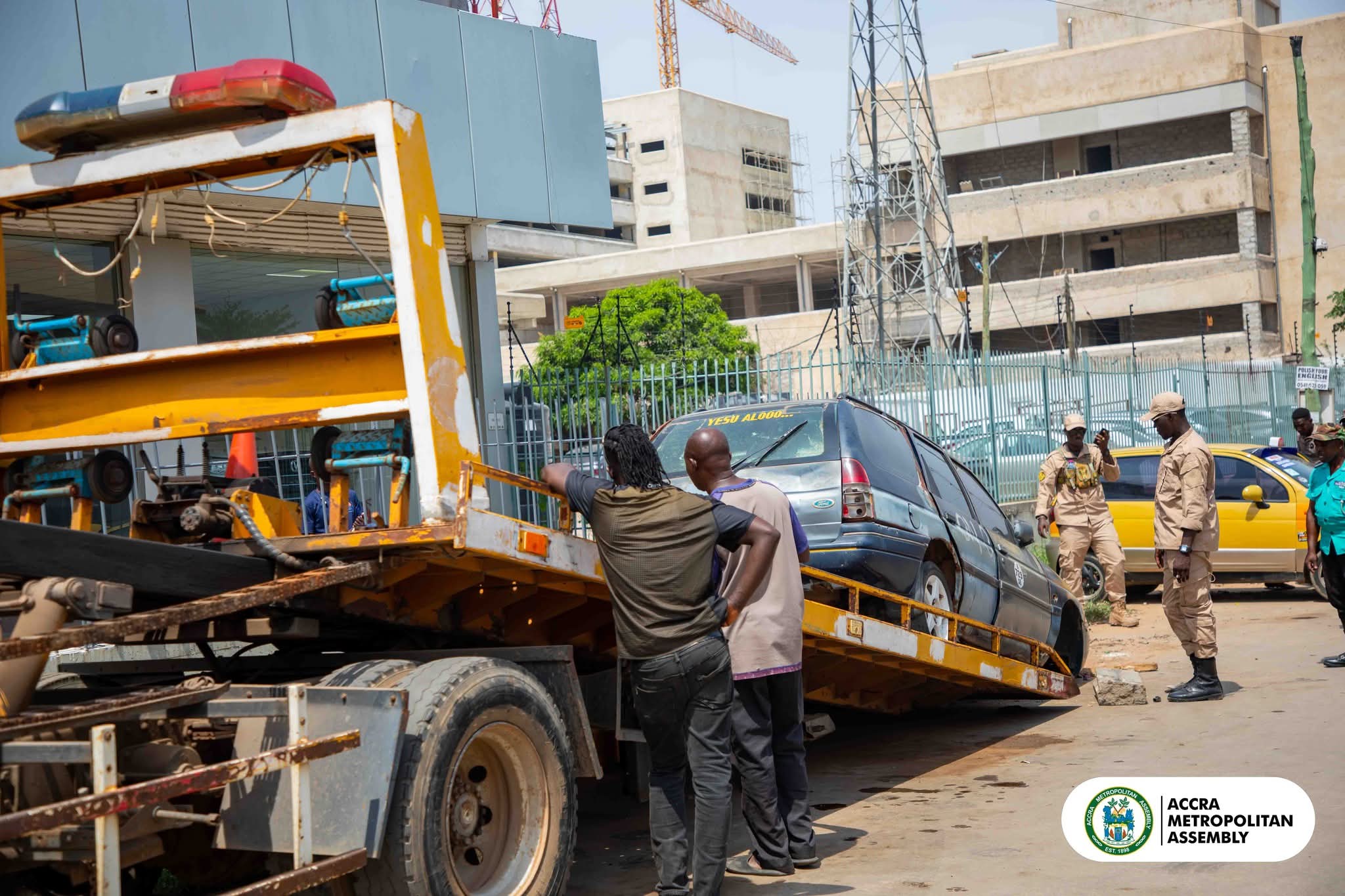 AMA cracks down on unauthorised mechanics, abandoned vehicles at Obetsebi Lamptey Interchange