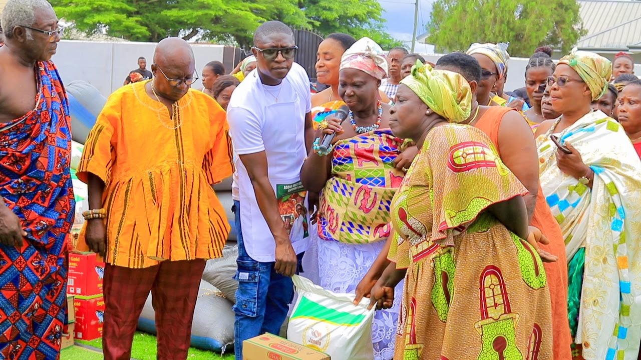 Hon. Justice Quarm donates food items to Agona Asafo food vendors